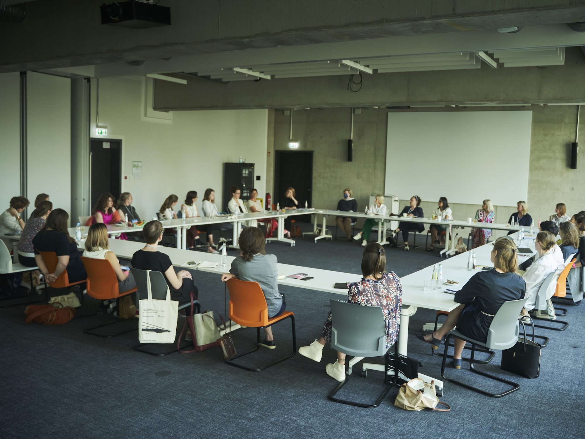 Architecture Matters 2022 Konferenz im Munich Urban Colab Round Table Female Focus Foto: Tanja Kernweiss